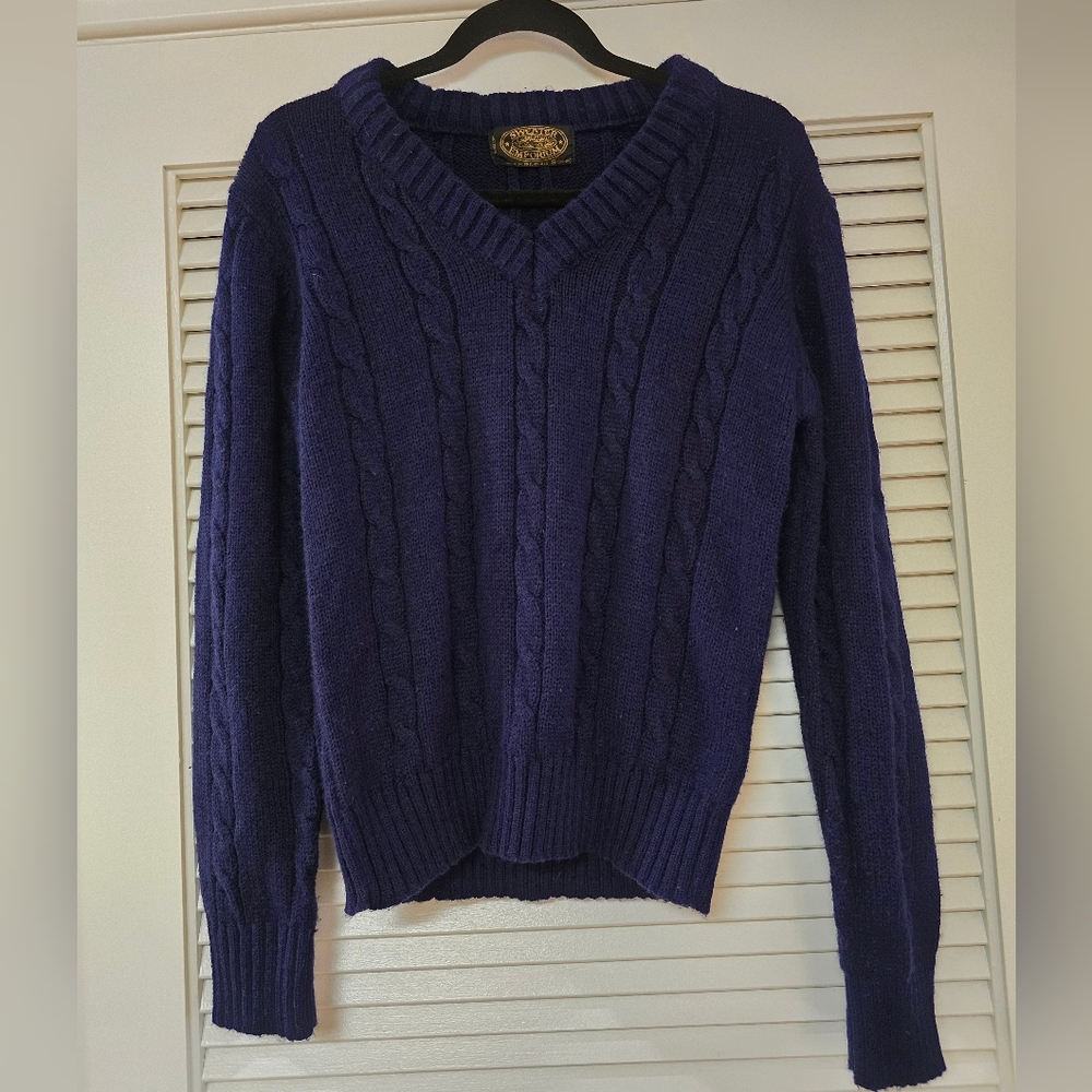 Sweater Emporium - Vintage Navy V-Neck Cozy Knit Long-Sleeve Sweater